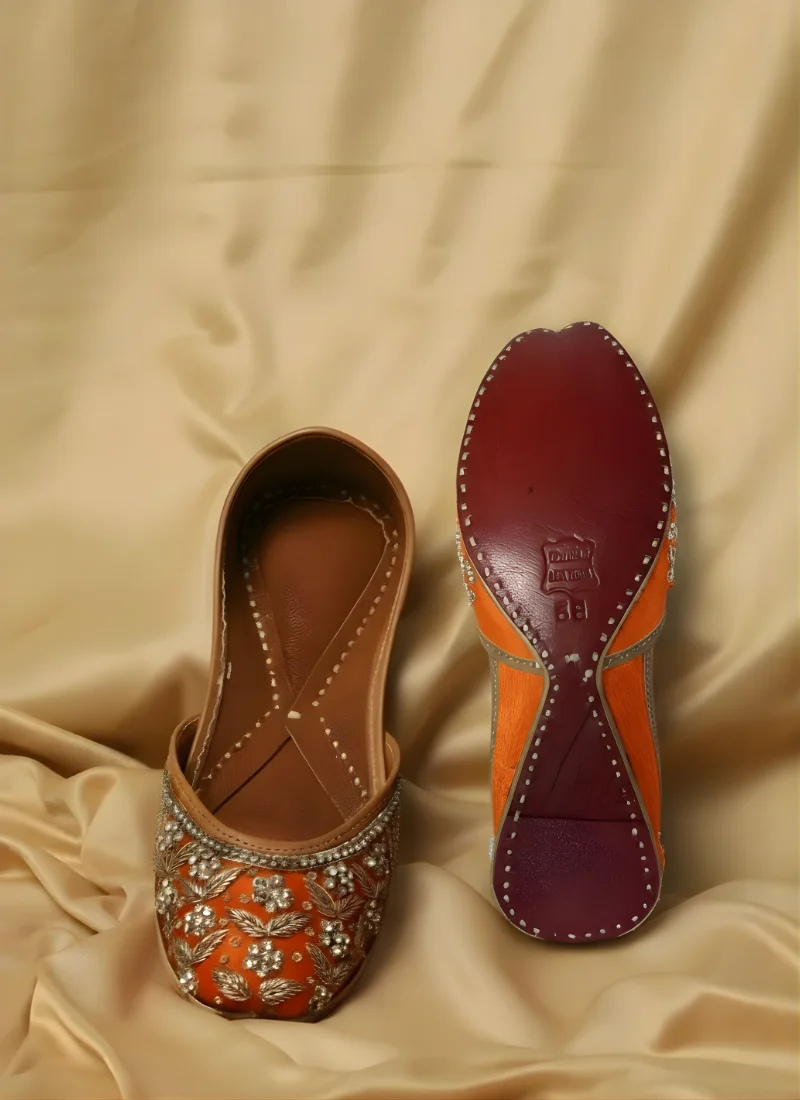 Sunehri Saaz Jutti - Image 4