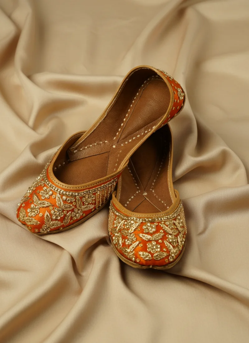 Sunehri Saaz Jutti - Image 3